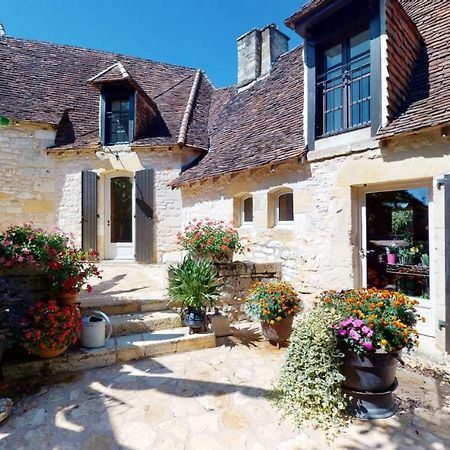Demeure Du Vallon - Chambres D'Hotes De Charme Azerat Bagian luar foto