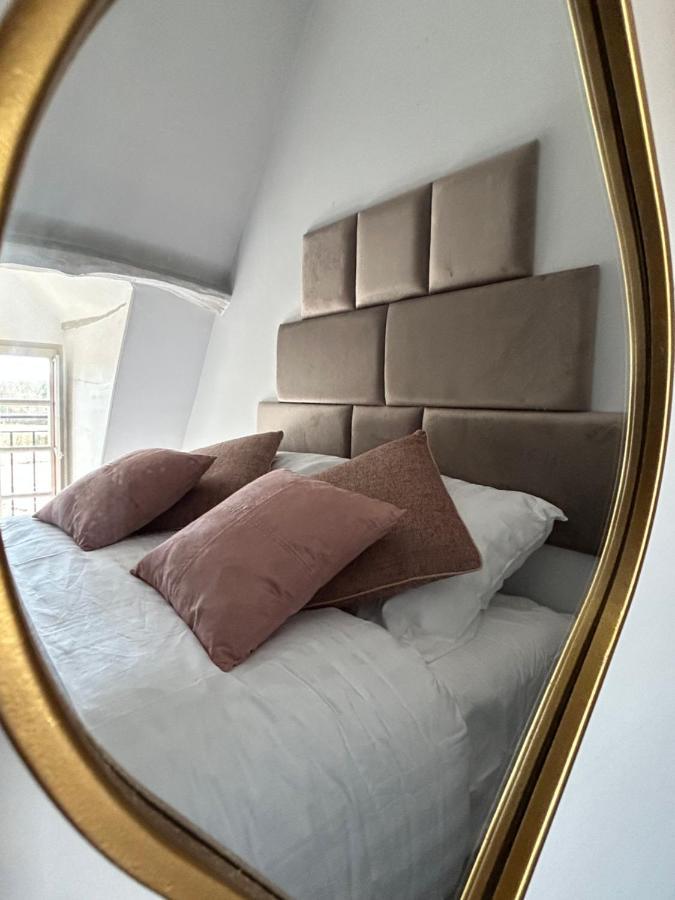 Demeure Du Vallon - Chambres D'Hotes De Charme Azerat Bagian luar foto