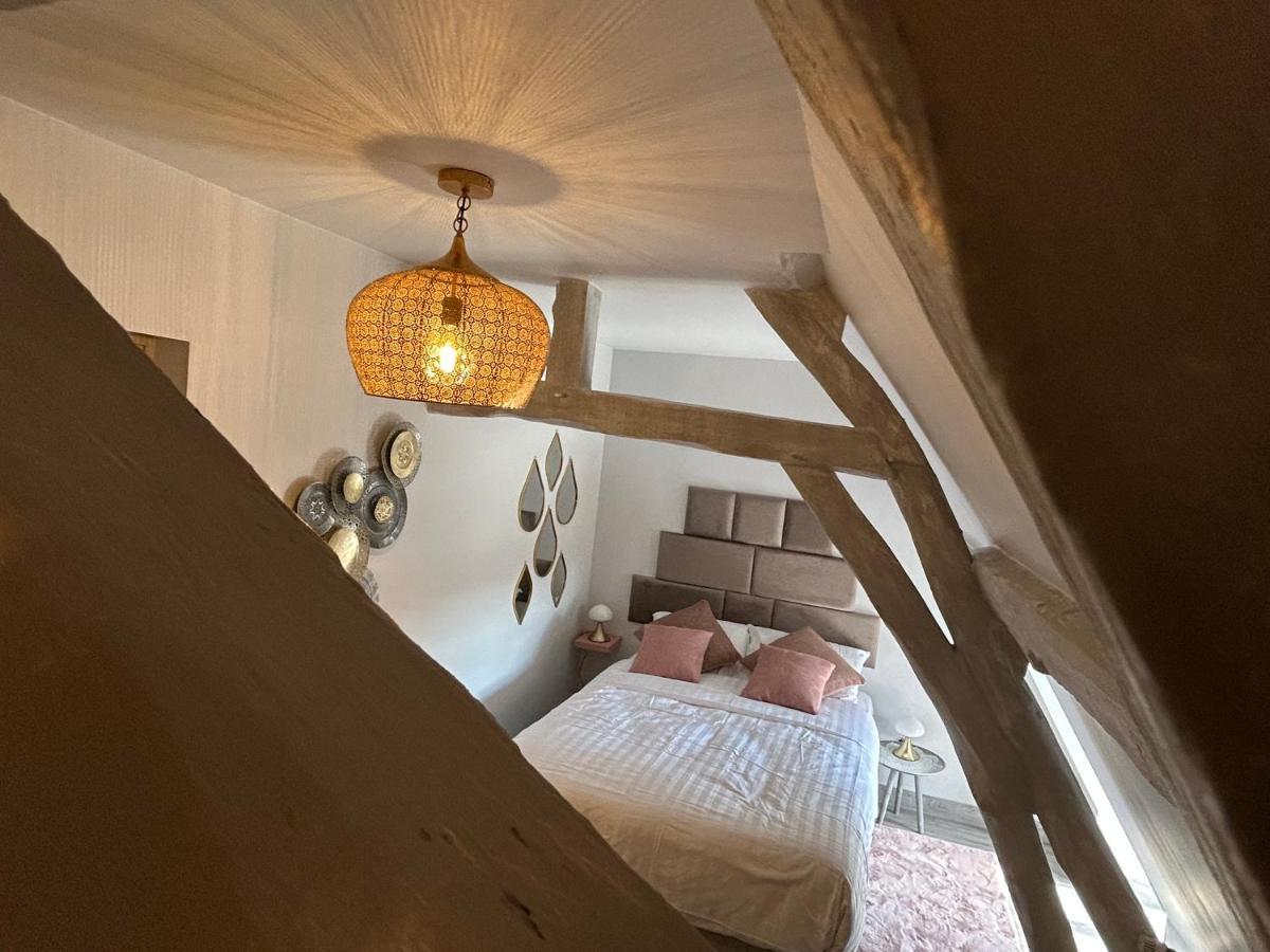 Demeure Du Vallon - Chambres D'Hotes De Charme Azerat Bagian luar foto