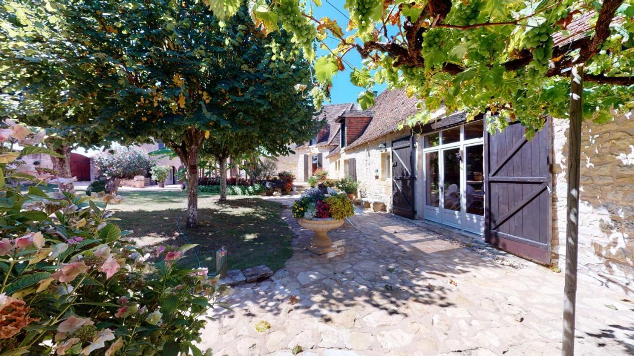 Demeure Du Vallon - Chambres D'Hotes De Charme Azerat Bagian luar foto