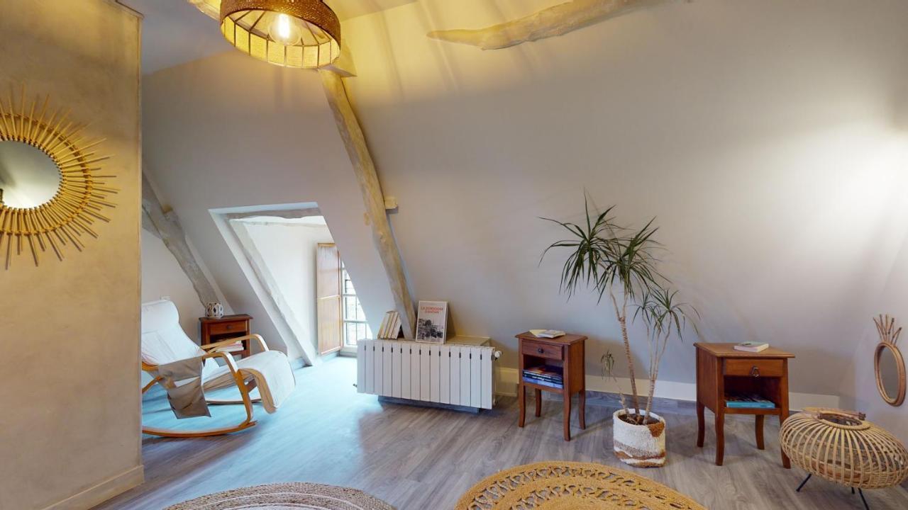 Demeure Du Vallon - Chambres D'Hotes De Charme Azerat Bagian luar foto