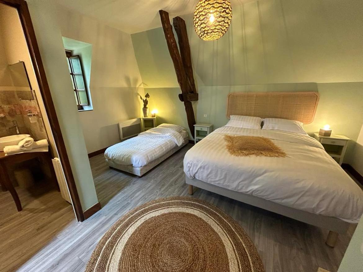 Demeure Du Vallon - Chambres D'Hotes De Charme Azerat Bagian luar foto