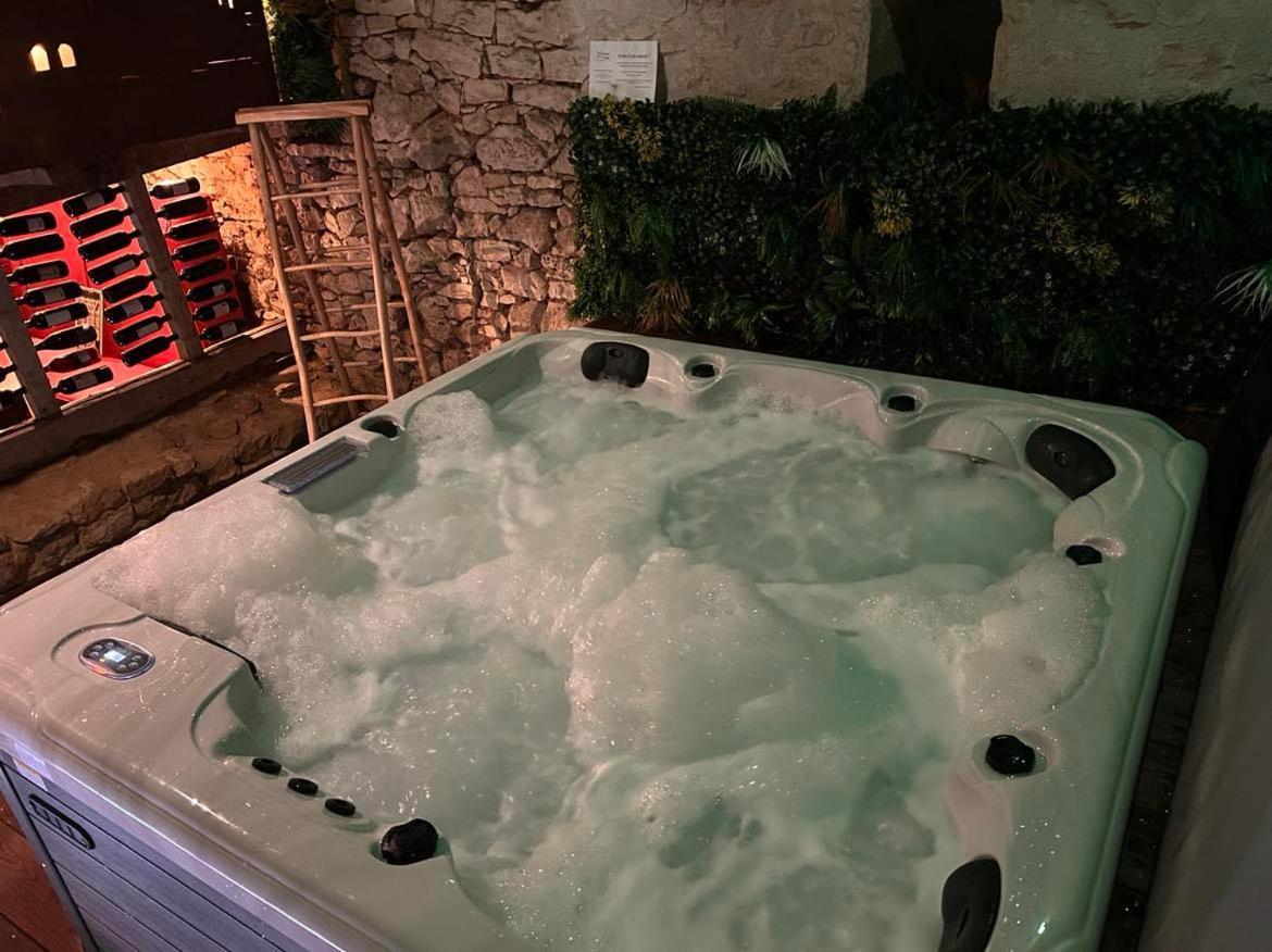 Demeure Du Vallon - Chambres D'Hotes De Charme Azerat Bagian luar foto