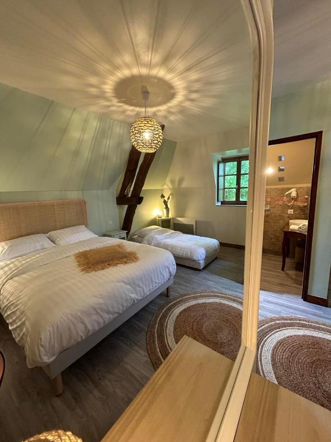 Demeure Du Vallon - Chambres D'Hotes De Charme Azerat Bagian luar foto
