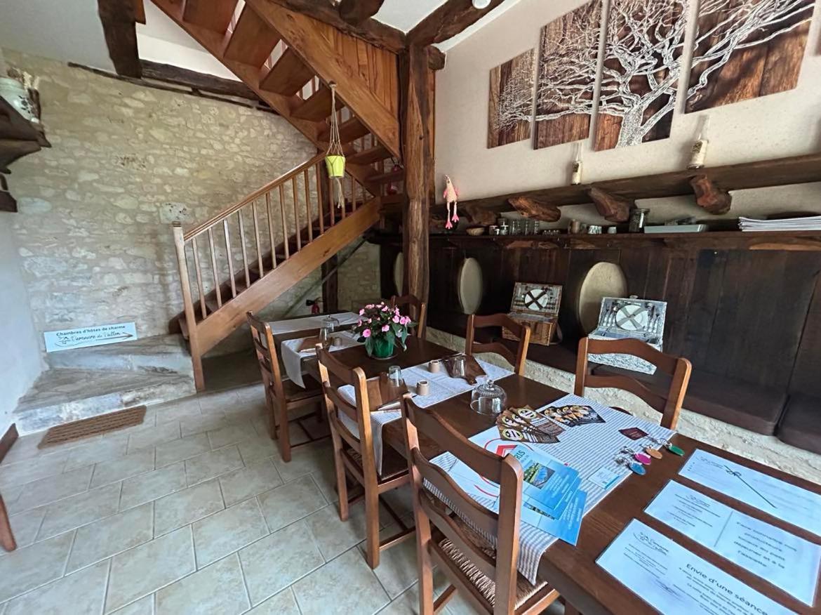 Demeure Du Vallon - Chambres D'Hotes De Charme Azerat Bagian luar foto