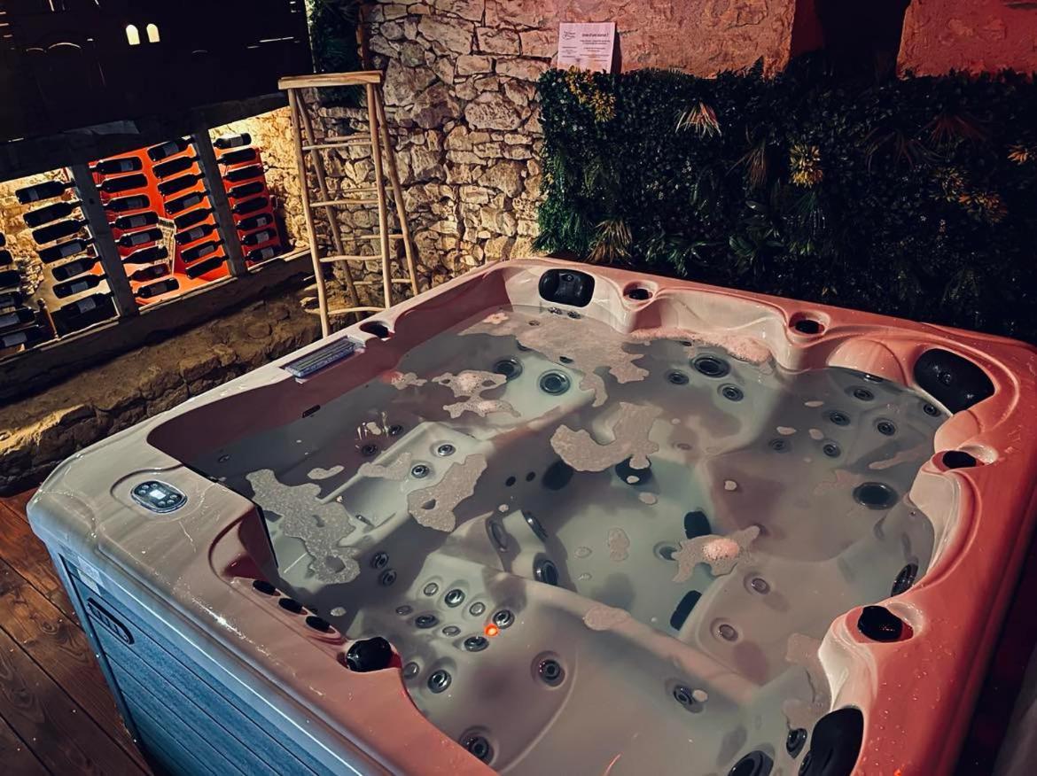 Demeure Du Vallon - Chambres D'Hotes De Charme Azerat Bagian luar foto