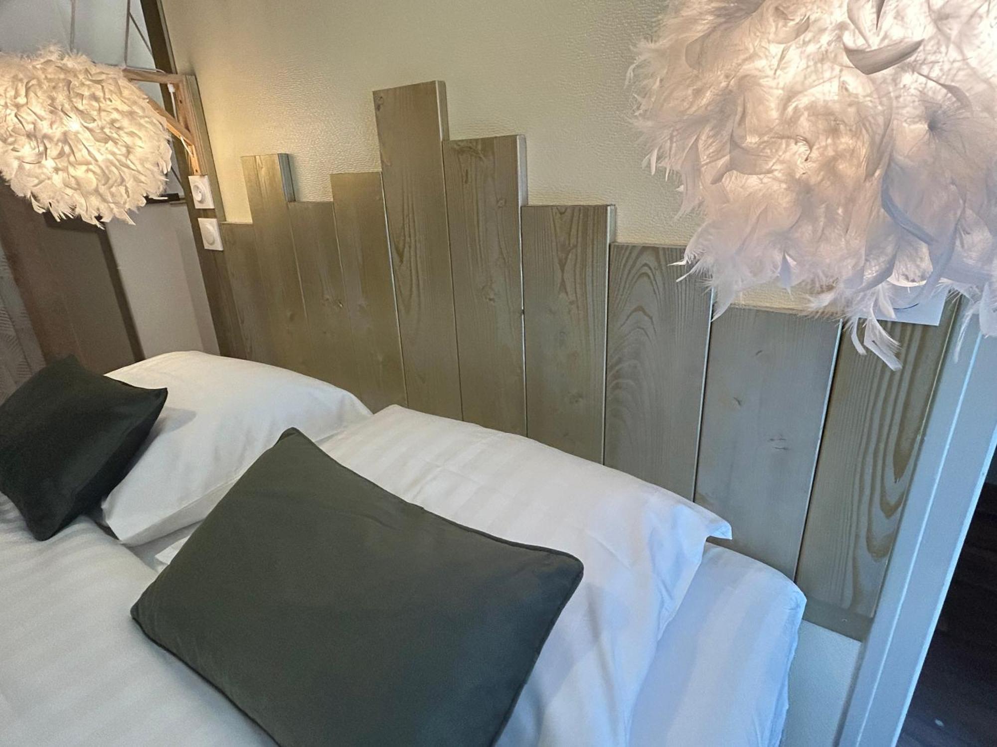 Demeure Du Vallon - Chambres D'Hotes De Charme Azerat Bagian luar foto
