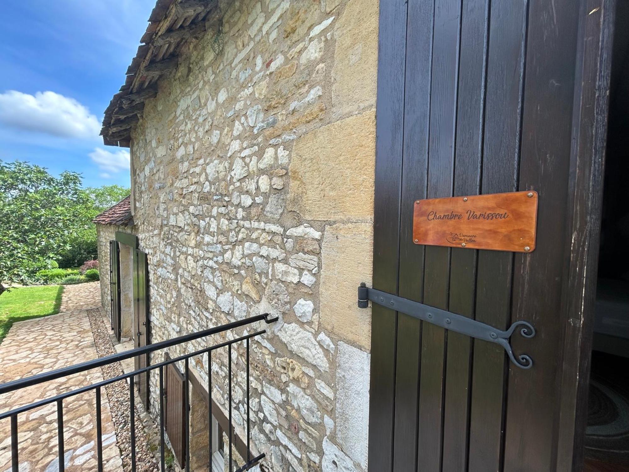 Demeure Du Vallon - Chambres D'Hotes De Charme Azerat Bagian luar foto