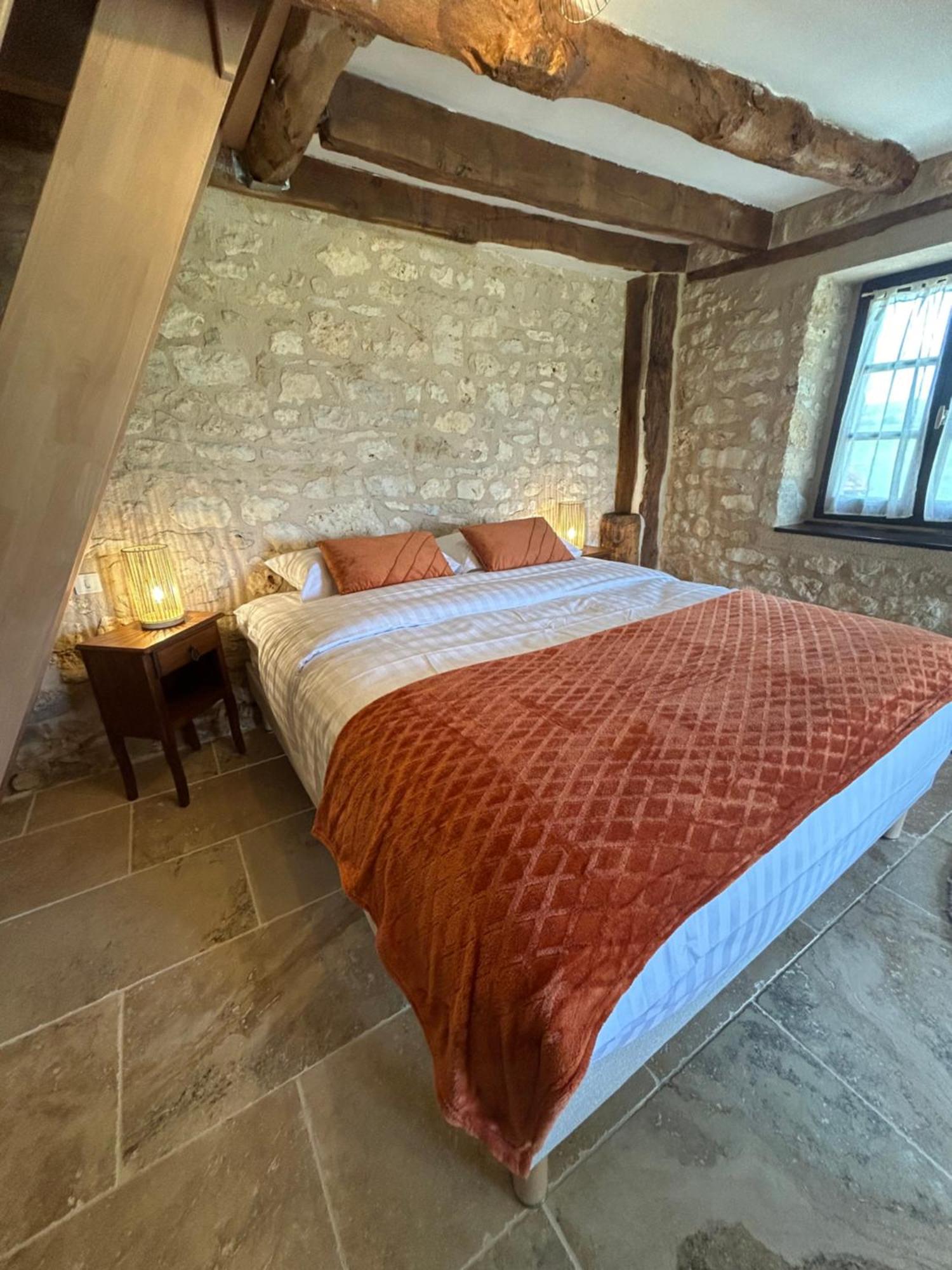 Demeure Du Vallon - Chambres D'Hotes De Charme Azerat Bagian luar foto