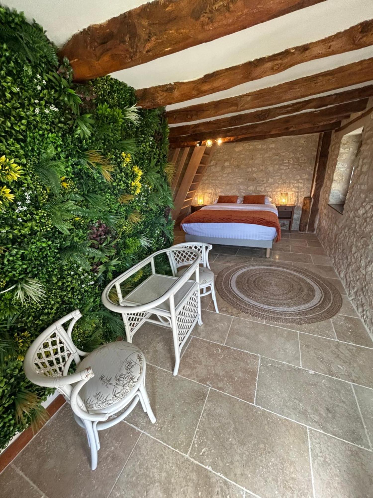 Demeure Du Vallon - Chambres D'Hotes De Charme Azerat Bagian luar foto